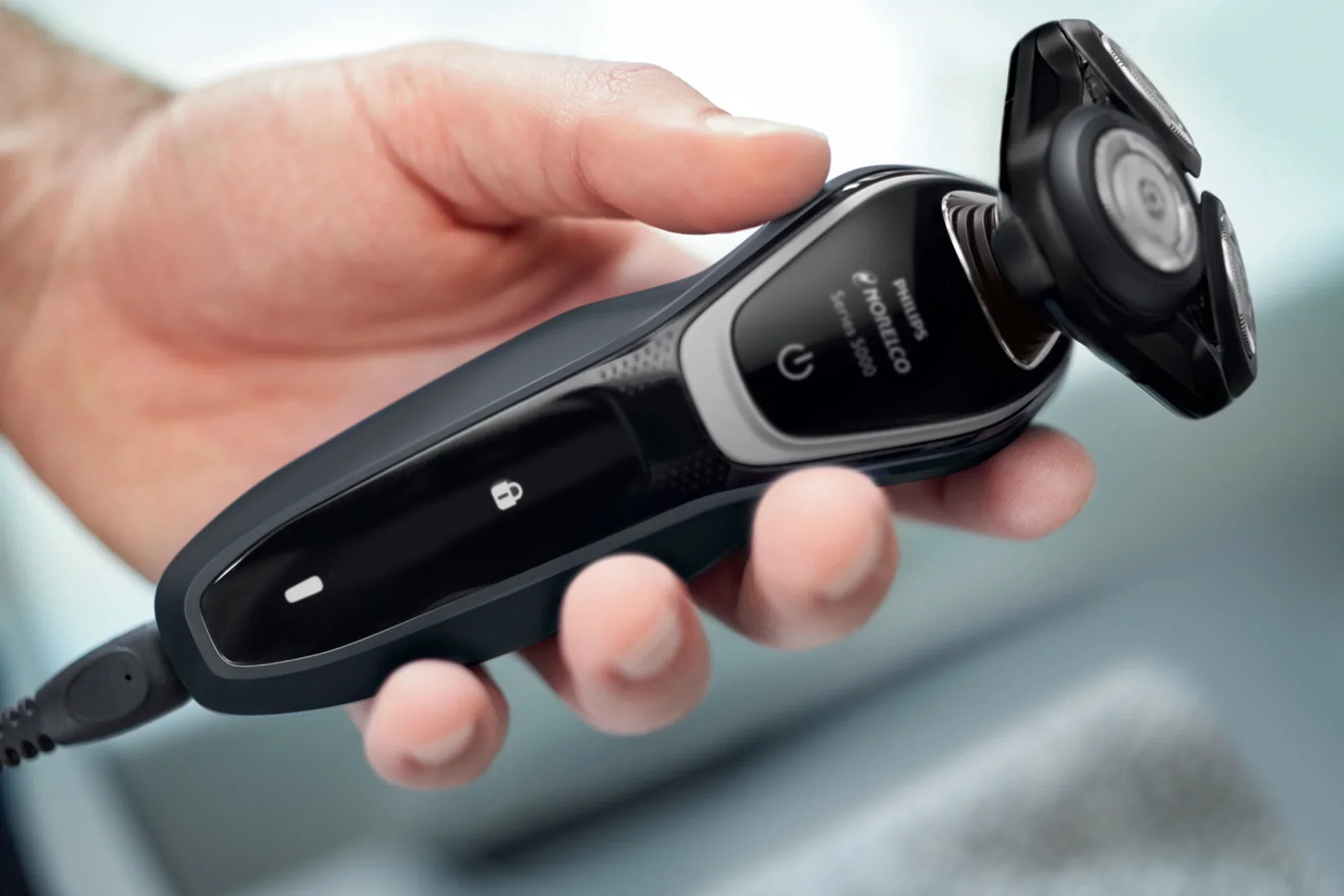 Philips Norelco 5100 Rechargeable Wet/Dry Electric Shaver S5210/81
