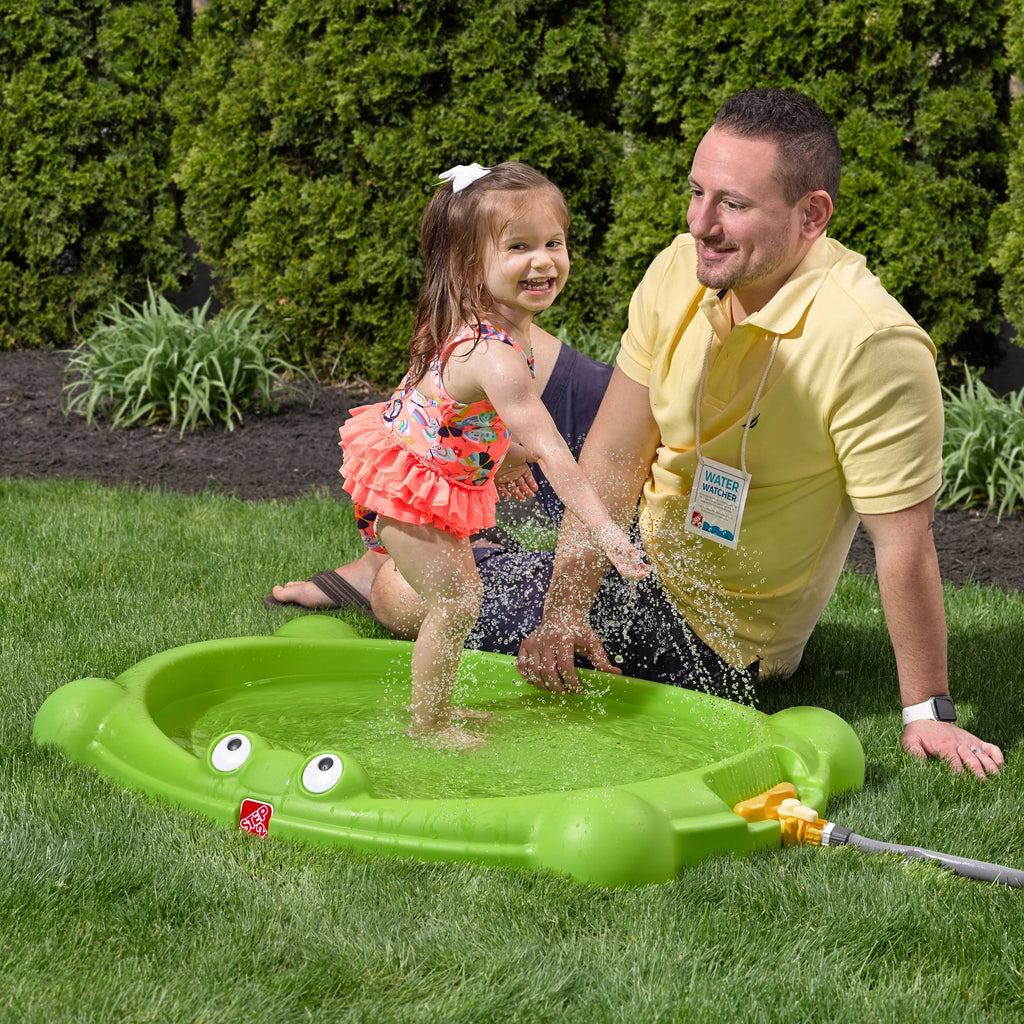Step2 Waterbug Splash Pad Green Plastic Outdoor Water Playset for Toddlers