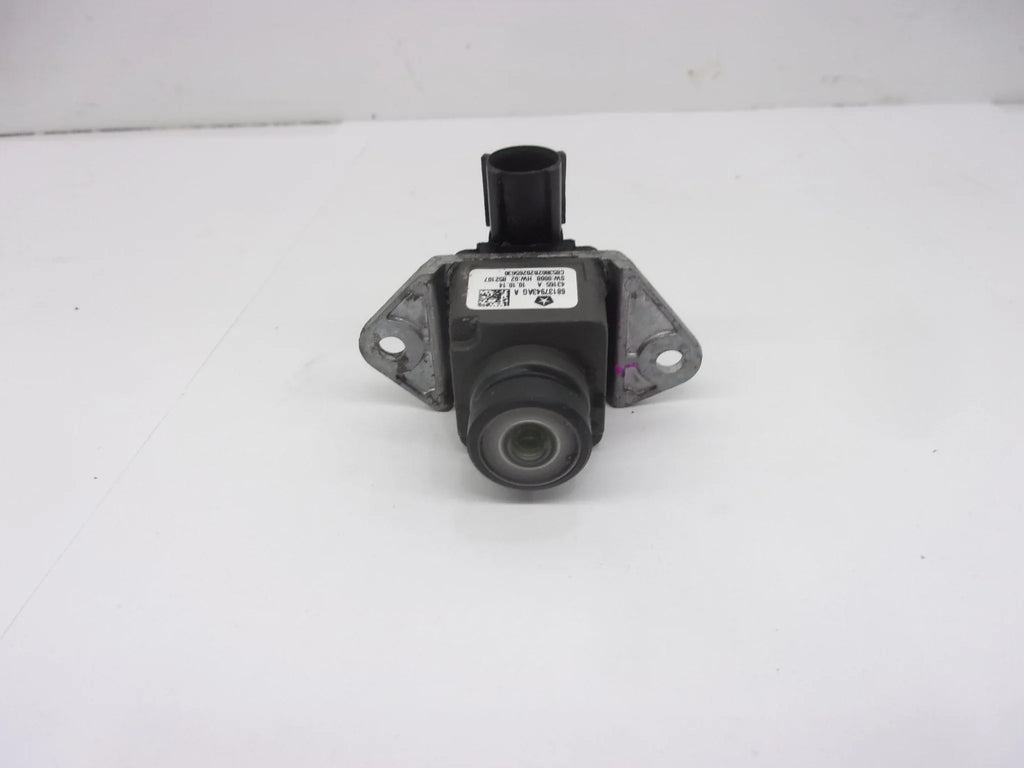 Pre-Owned 2014-2015 Jeep Grand Cherokee Rear View Backup Camera 68137943AG OEM (Good)