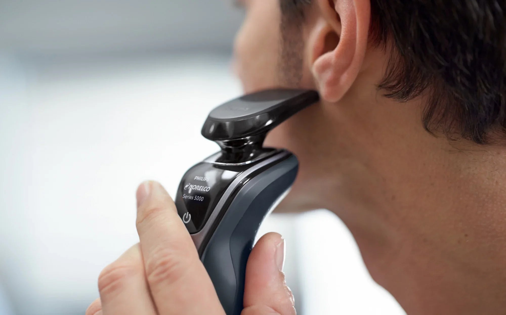 Philips Norelco 5100 Rechargeable Wet/Dry Electric Shaver S5210/81