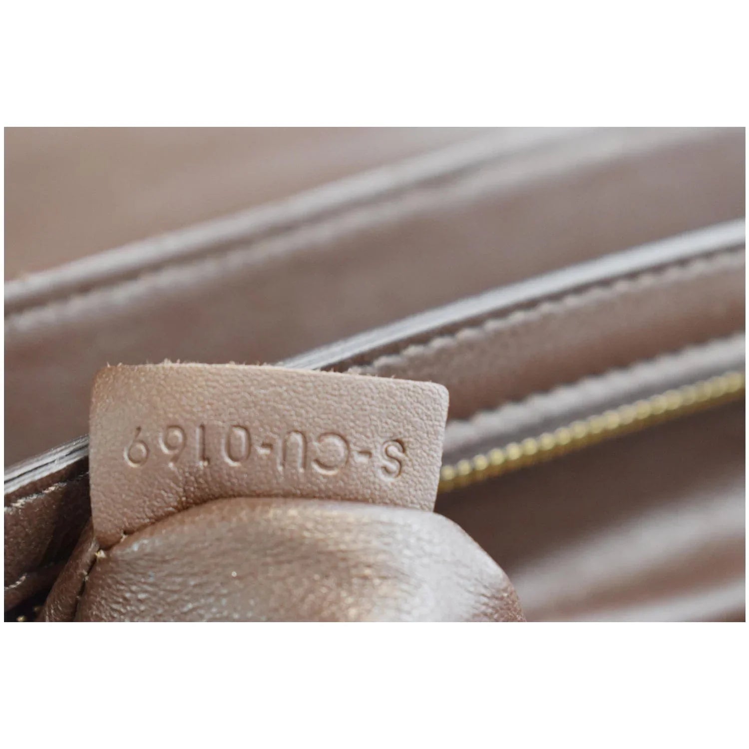 Pre-owned CELINE Medium C Quilted Leather Crossbody Bag Khaki
